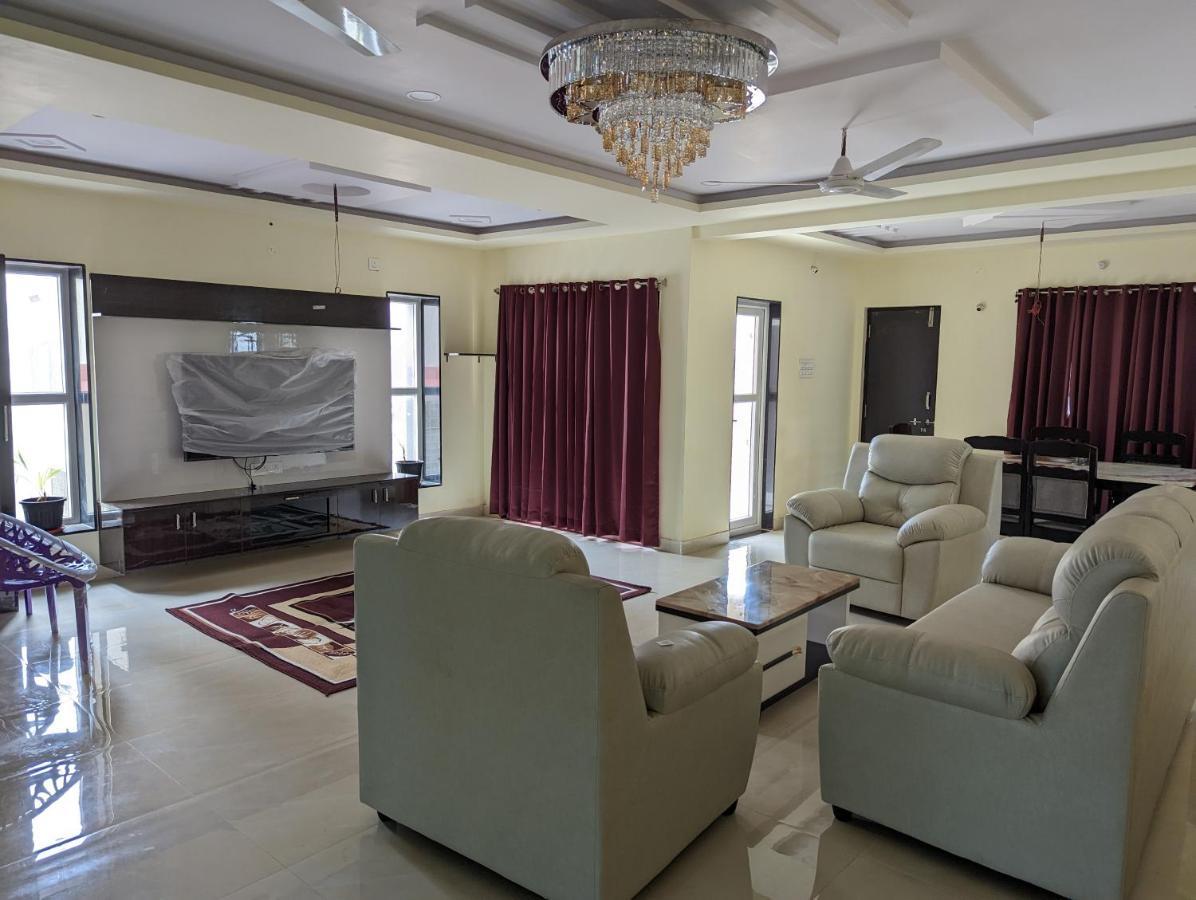Ramya Grand Apartment Visakhapatnam Ngoại thất bức ảnh
